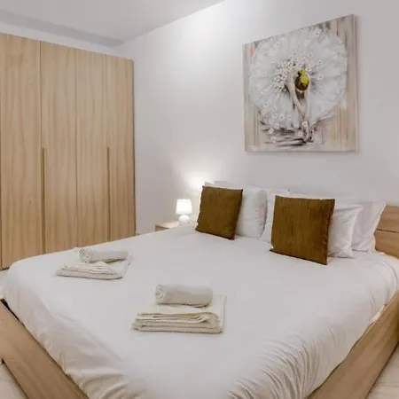 Gorgeous Three-bedroom Penthouse Triplex & Hot Tub