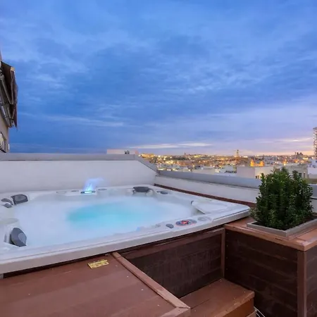 Апартаменты Gorgeous Three-bedroom Penthouse Triplex & Hot Tub *
