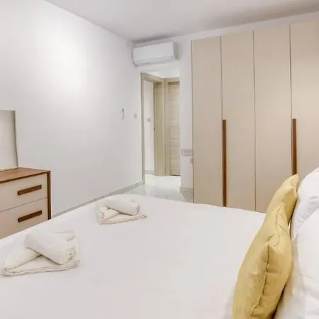 Gorgeous Three-bedroom Penthouse Triplex & Hot Tub