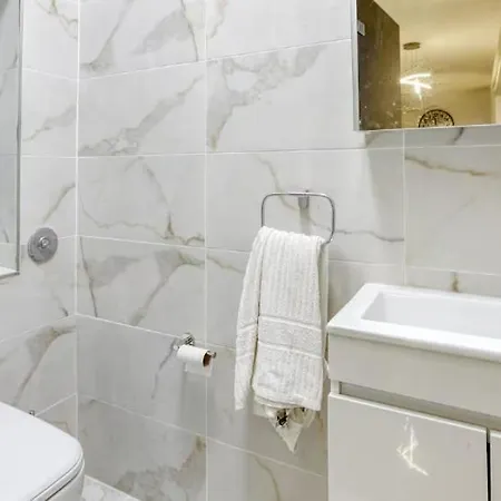 Gorgeous Three-bedroom Penthouse Triplex & Hot Tub * Gzira