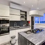 Gorgeous Three-bedroom Penthouse Triplex & Hot Tub *