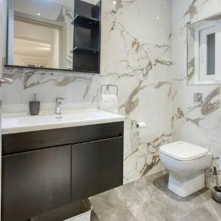 Gorgeous Three-bedroom Penthouse Triplex & Hot Tub