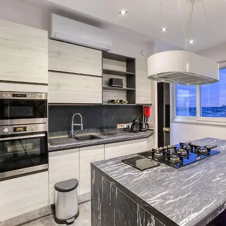Gorgeous Three-bedroom Penthouse Triplex & Hot Tub *